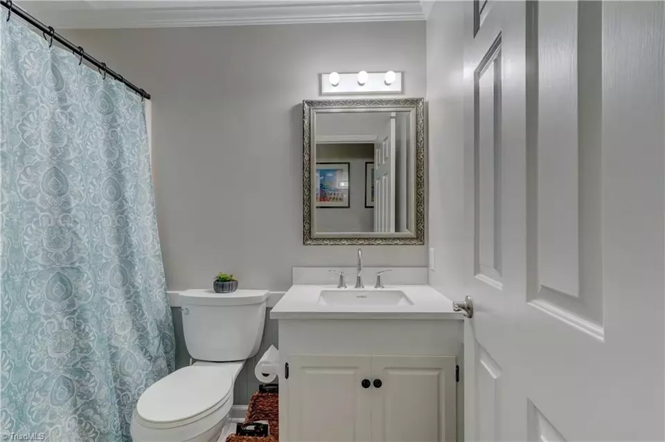 Bath - 707 Woodsway Ct, Reidsville, NC 27320 photo 1 of 2