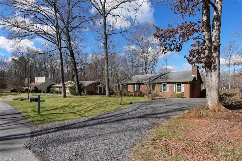 Exterior - 707 Woodsway Ct, Reidsville, NC 27320 photo 2 of 6