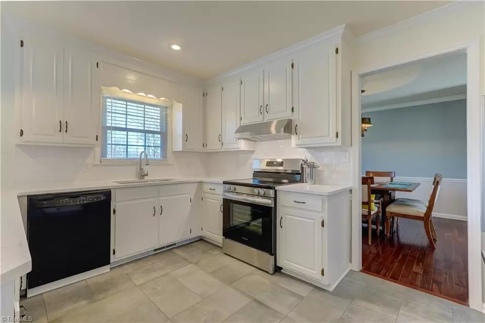 Kitchen - 707 Woodsway Ct, Reidsville, NC 27320 photo 2 of 4