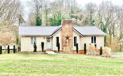 129 Scottie Lane Cir, Winston Salem, NC 27107