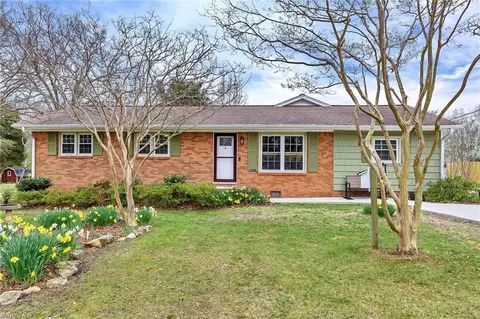 1524 Willoughby Dr, Kernersville, NC 27284