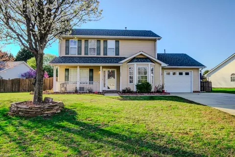 2909 Mclaurin Ct, High Point, NC 27265