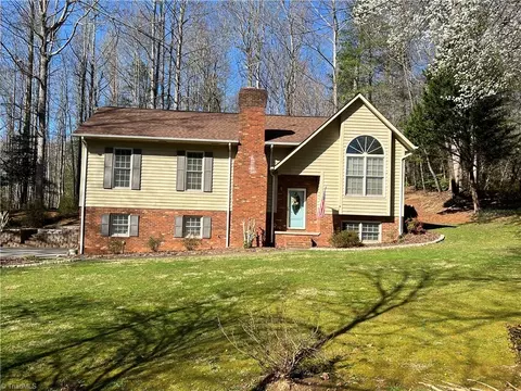 284 Sedgefield Cir, Wilkesboro, NC 28697