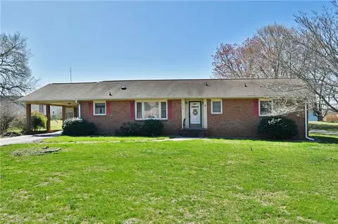 2470 Sedalia Dr, Clemmons, NC 27012