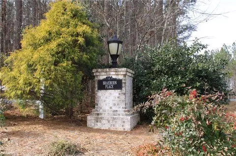 7009 Braeburn Place Ln, Clemmons, NC 27012