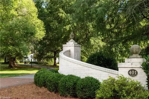 401 Country Club Dr, Lexington, NC 27292