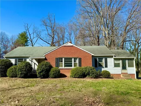 5534 Dogwood Dr, Winston Salem, NC 27105