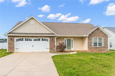 10 Trotters Run, Thomasville, NC 27360