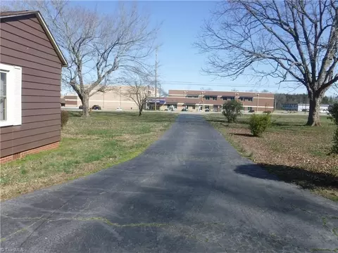 Exterior - 515 Biesecker Rd, Lexington, NC 27292 photo 8 of 13