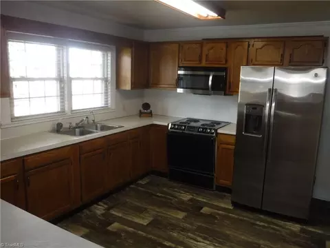 Kitchen - 515 Biesecker Rd, Lexington, NC 27292 photo 2 of 3