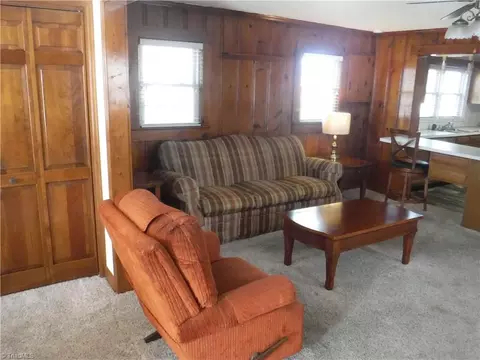 Living - 515 Biesecker Rd, Lexington, NC 27292 photo 1 of 2