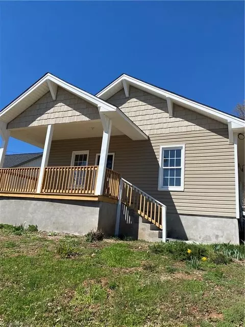 713 Sprague St W, Winston Salem, NC 27127