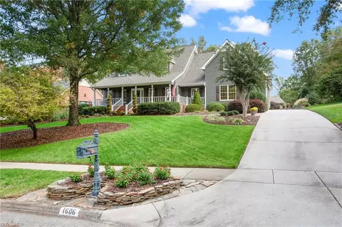 1606 Heathcliff Rd, High Point, NC 27262