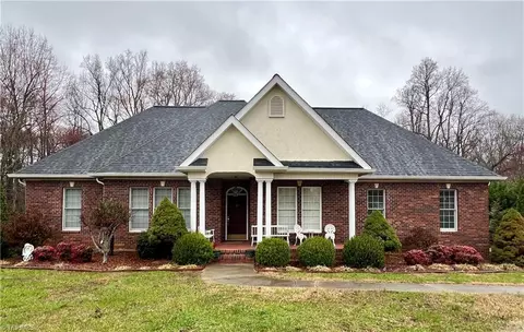 107 Kaylan Ln, Thomasville, NC 27360