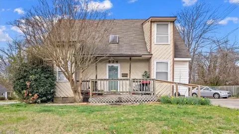 924 Merritt Dr, Greensboro, NC 27407