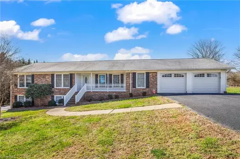 1016 Las Brisas Dr, Yadkinville, NC 27055