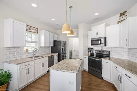 1346 Land Grove Dr, Kernersville, NC 27284