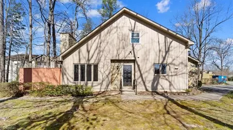 2324 Vandalia Rd W #B, Greensboro, NC 27407