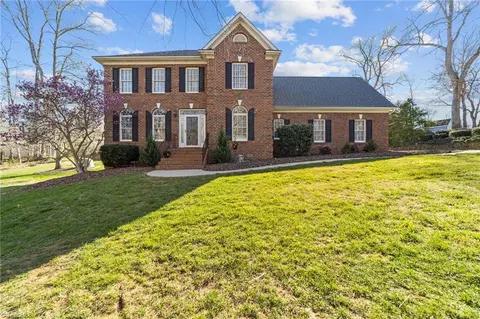 6802 Bugle Run Dr, Oak Ridge, NC 27310