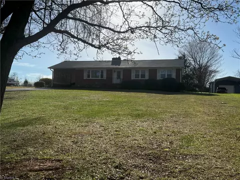 220 Dumont Dr, Winston Salem, NC 27107