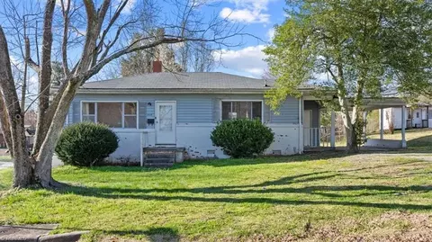 3910 Lacy Ave, Greensboro, NC 27405