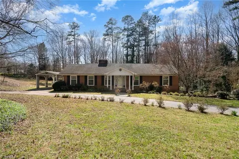 129 Twin Brook Dr, Clemmons, NC 27012