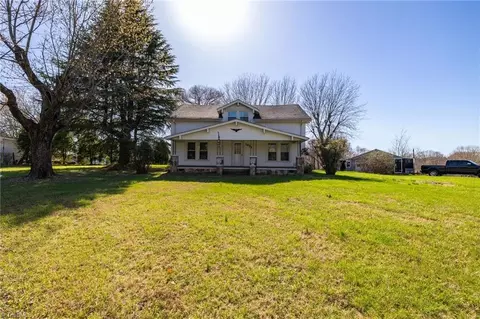 1011 Dogwood Dr, King, NC 27021