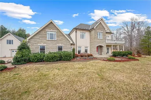 135 Anthony Dr, Patrick Springs, VA 24133