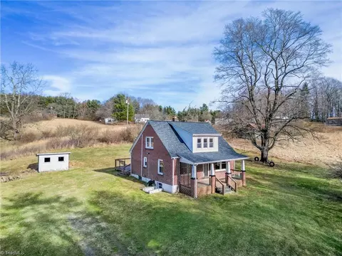 1249 Easy Dr, Willis, VA 24380
