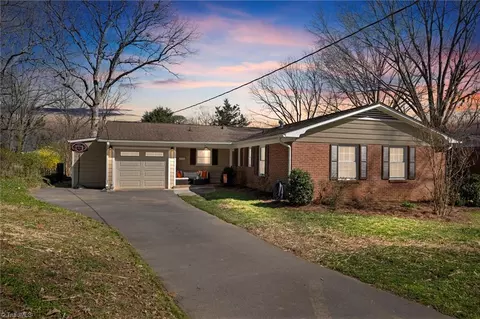 411 Cliffdale Dr S, Winston Salem, NC 27104