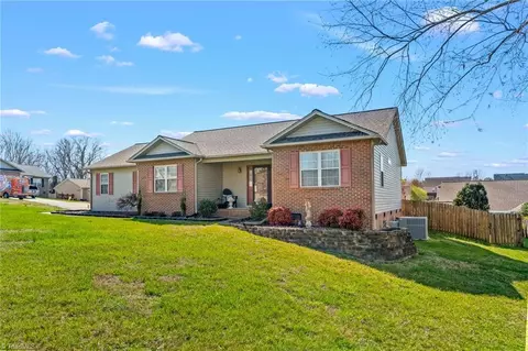101 Erica Dr, Archdale, NC 27263