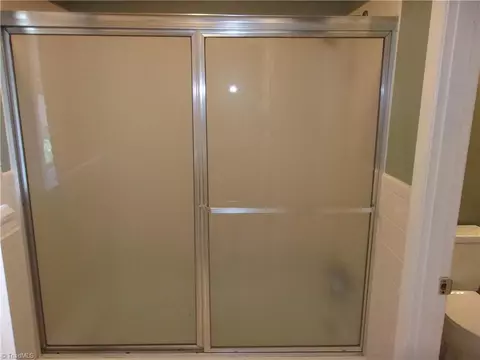 Bath - 183 Richview Cir, High Point, NC 27265 photo 3 of 4