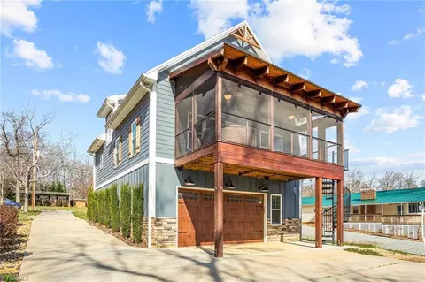 528 Lake Shore Ave, Lexington, NC 27292