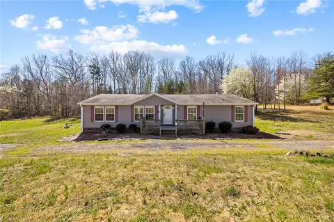200 Steamboat Dr, Reidsville, NC 27320