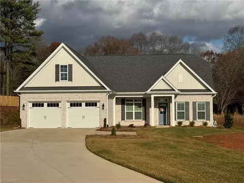 6030 Haywood St, Clemmons, NC 27012