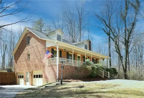 749 Hogan Rd, Greensboro, NC 27406