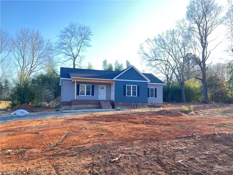 883 Skycrest Country Rd, Asheboro, NC 27205