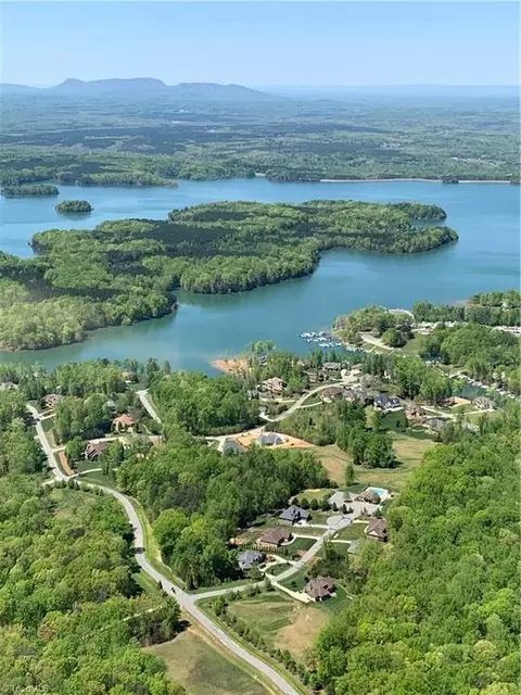 7510 Crossing Ridge Dr, Belews Creek, NC 27009