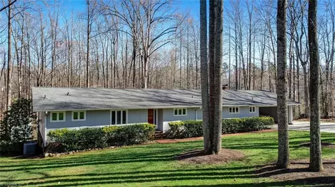 712 Woodsway Ct, Reidsville, NC 27320