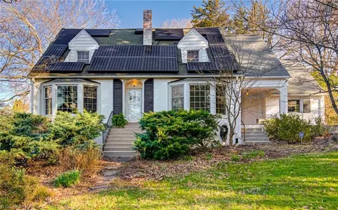 272 Hawthorne Rd N, Winston Salem, NC 27104