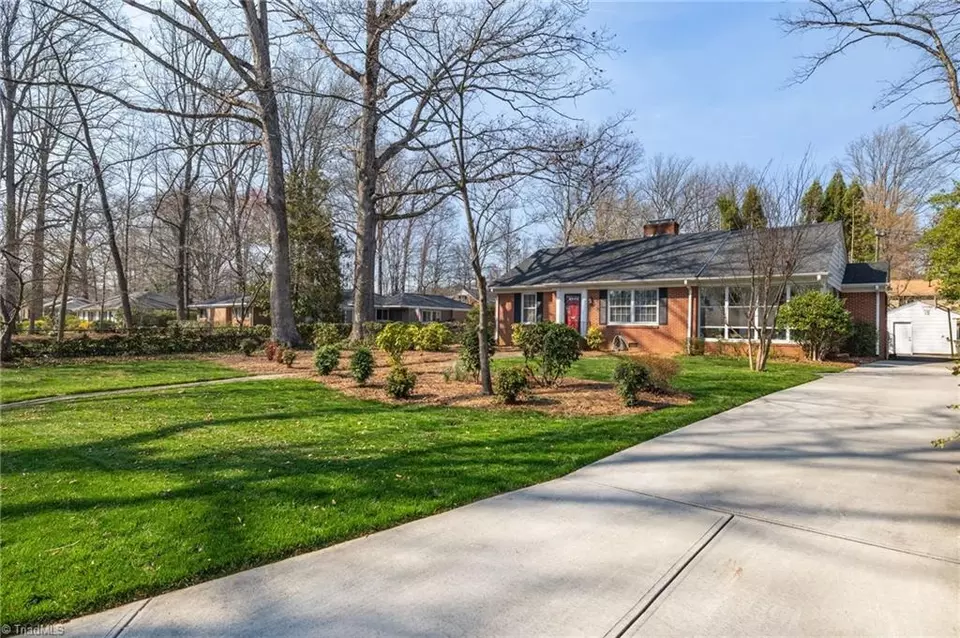 3704 Dogwood Dr, Greensboro, NC 27403 39 Photos Movoto