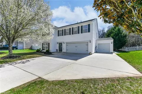 1112 Scarlett Dr, High Point, NC 27265