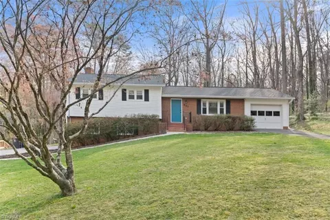 527 Commonwealth Dr, Winston Salem, NC 27104