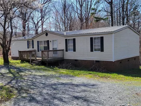 2275 Old County Farm Rd, Sophia, NC 27350