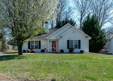 154 Fraizer Creek Rd, Winston Salem, NC 27105