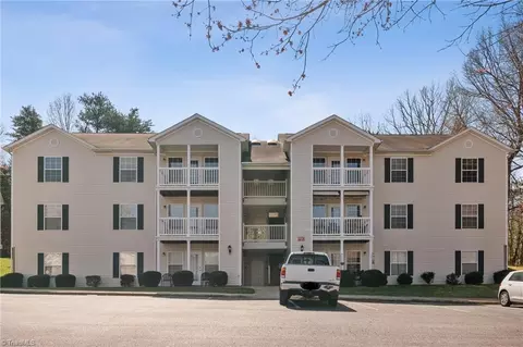905 Hanahan Ct #3D, Greensboro, NC 27409