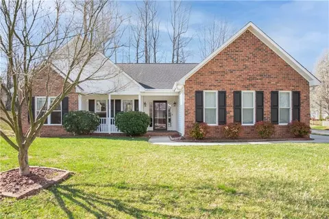 200 Coghill Dr, Winston Salem, NC 27103