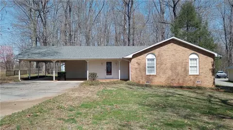 511 Stratford Rd, Lexington, NC 27292
