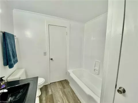 Bath - 60 Hill St, Salisbury, NC 28144 photo 5 of 5