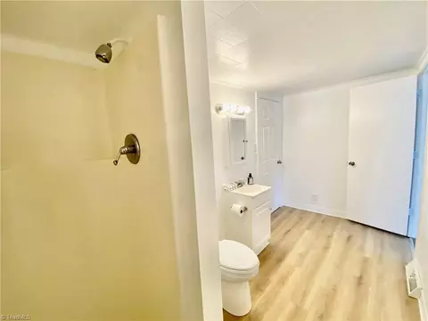 Bath - 60 Hill St, Salisbury, NC 28144 photo 3 of 5